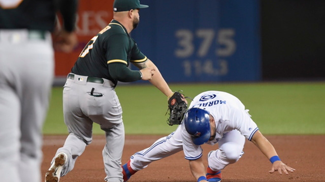 Smoak and Morales go back-to-back in 9th, Jays beat A's 3-2 (Jul 26, 2017)